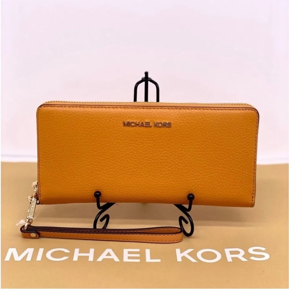 Michael Kors elegant camel